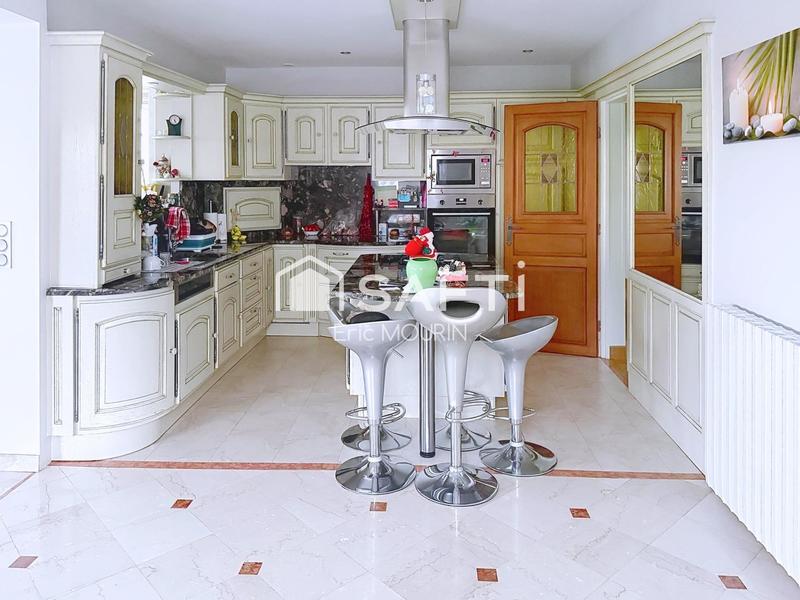 Maison - 265 m² - 10 pièces