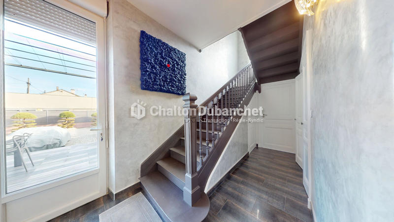 Maison - 220 m² - 8 pièces