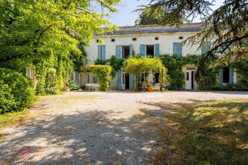 Maison de maîtres - 409 m² - 13 pièces