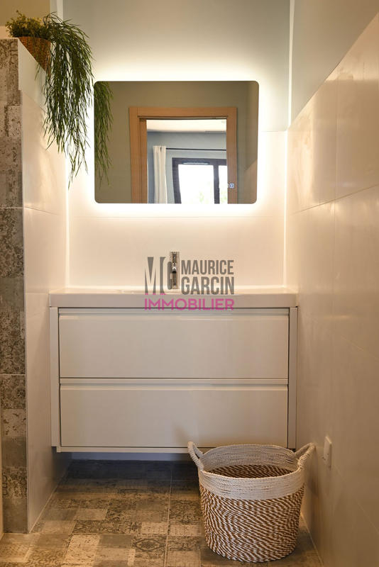 Maison - 200 m² - 8 pièces