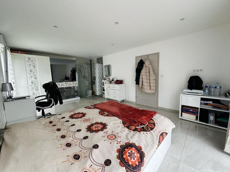 Maison traditionnelle - 180 m² - 4 pièces