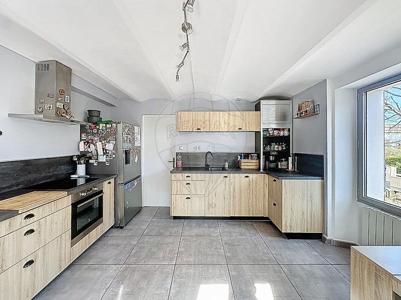 Maison - 217 m² - 9 pièces