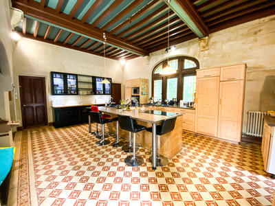 Maison - 440 m² - 14 pièces