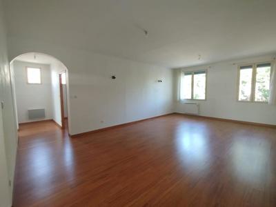 Appartement - 90 m² - 3 pièces