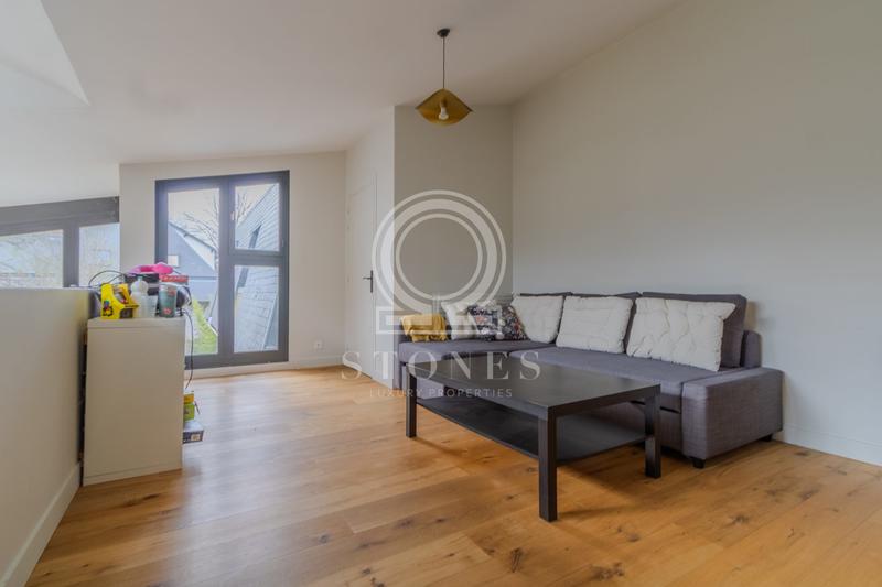 Maison - 250 m² - 8 pièces