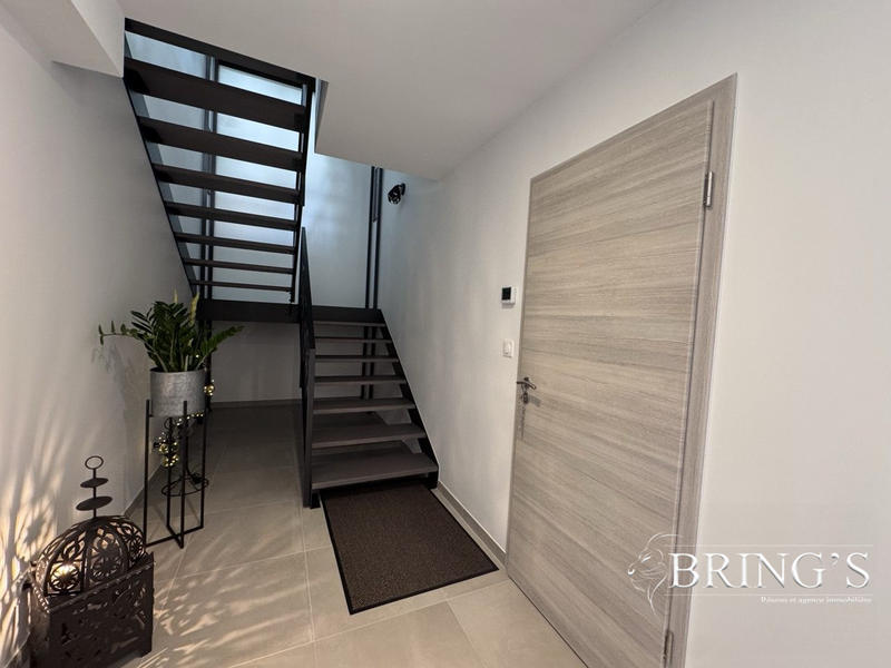 Maison - 222 m² - 7 pièces