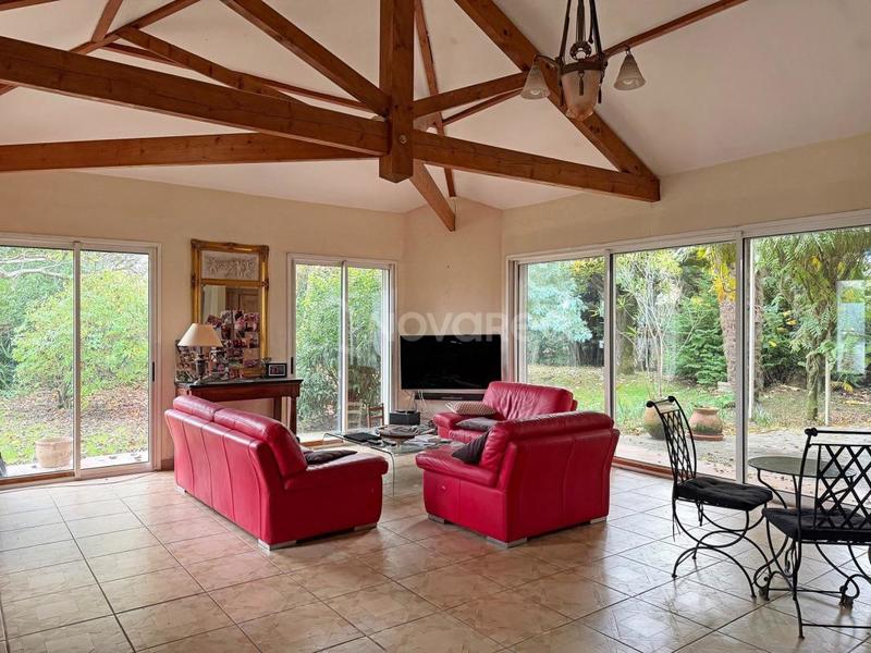 Maison - 215 m² - 9 pièces