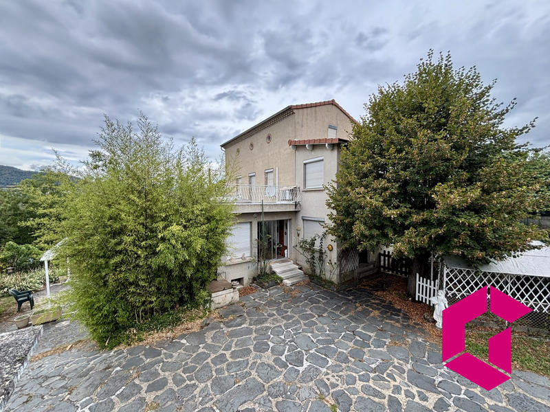 Maison - 190 m² - 7 pièces