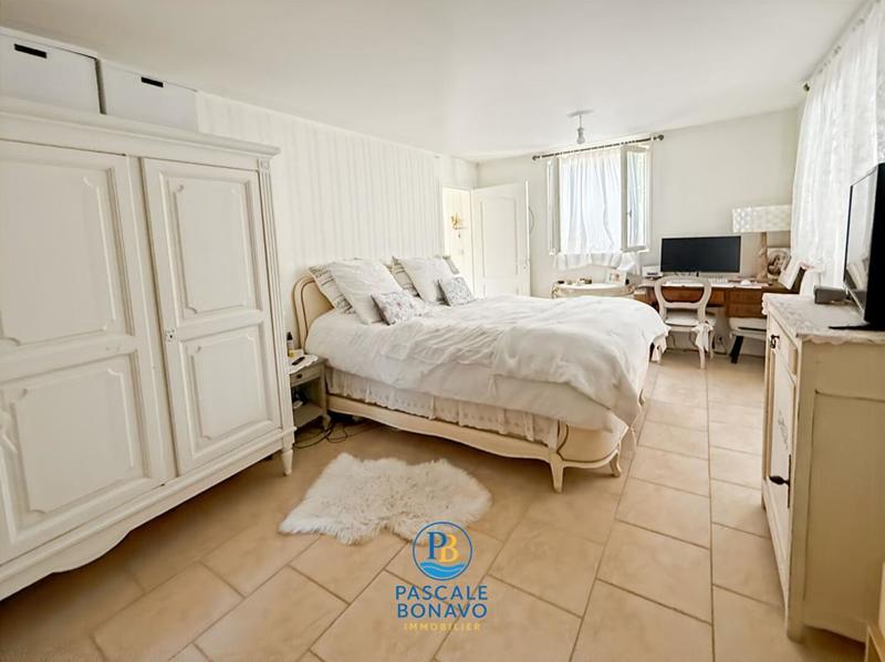 Maison - 324 m² - 13 pièces