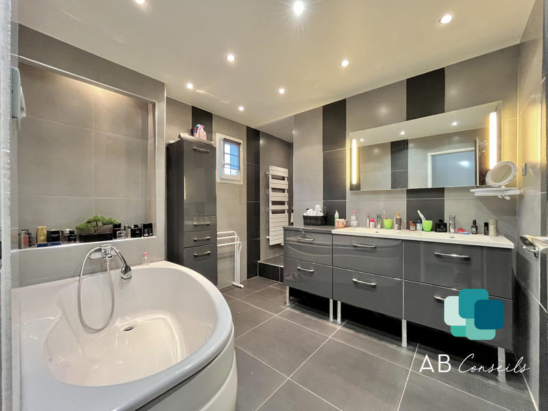 Maison - 175 m² - 5 pièces