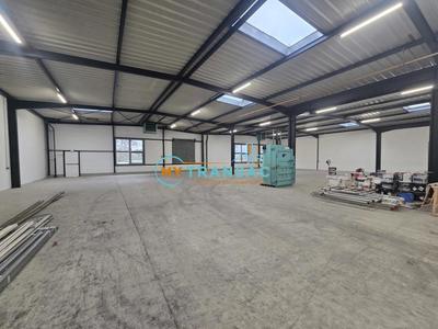 Local d'activités - 892 m²
