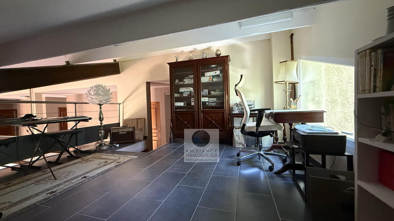 Maison - 225 m² - 10 pièces