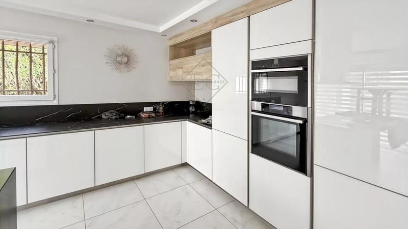 Villa - 220 m² - 5 pièces