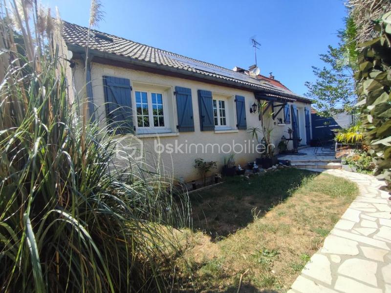 Maison traditionnelle - 135 m² - 8 pièces