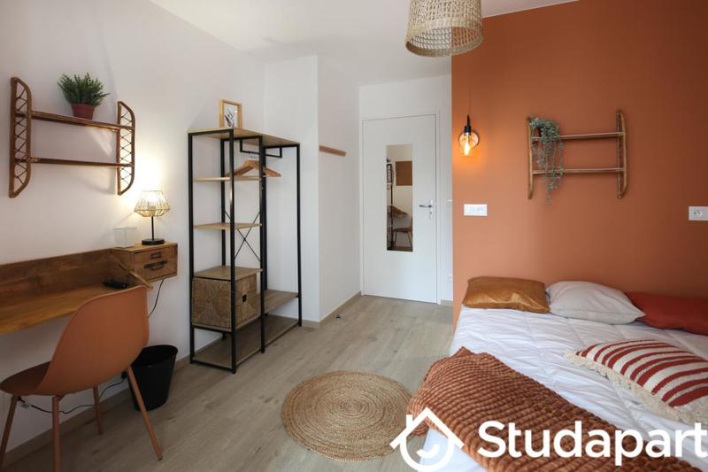 Chambre - 11 m² - 1 pièce
