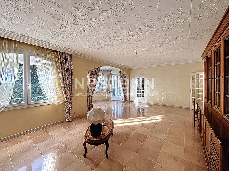 Villa - 398 m² - 11 pièces