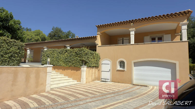 Maison - 204 m² - 7 pièces