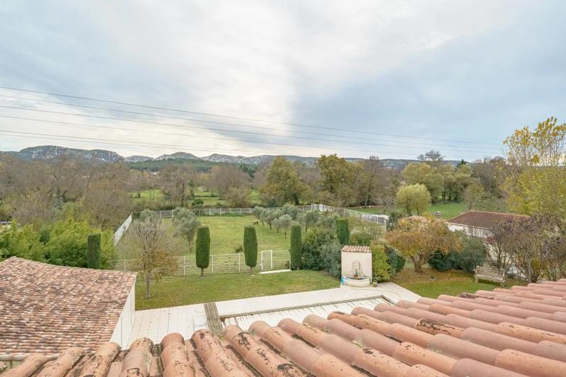 Maison - 335 m² - 12 pièces