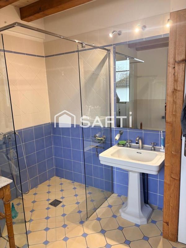 Maison - 205 m² - 10 pièces