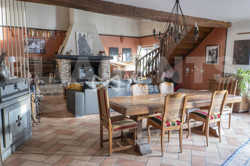 Maison - 220 m² - 9 pièces