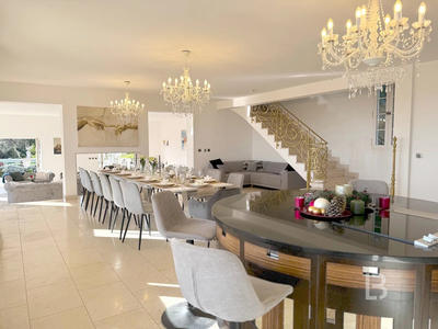 Villa - 385 m² - 11 pièces