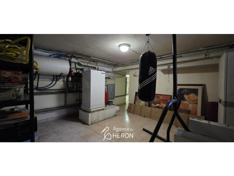 Maison - 240 m² - 9 pièces