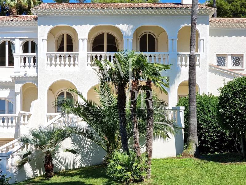 Propriété - 374 m² - 12 pièces