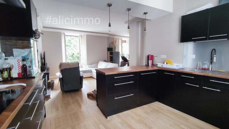 Maison - 360 m² - 10 pièces