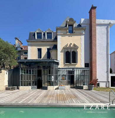 Maison - 352 m² - 12 pièces