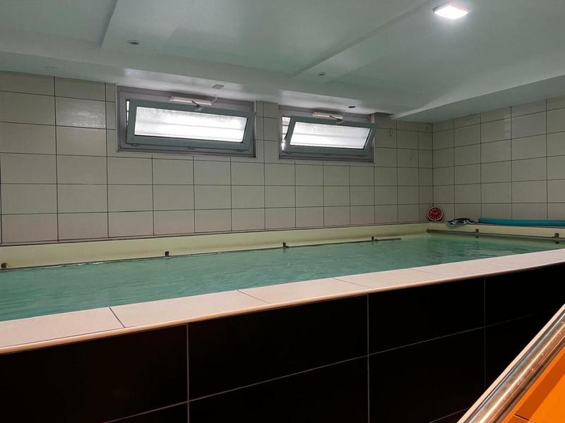 Local commercial - 252 m² - 11 pièces