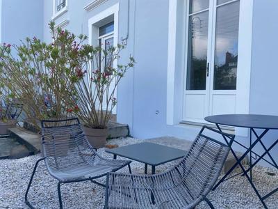 Demeure - 234 m² - 10 pièces