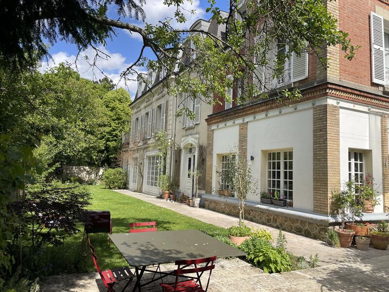 Maison - 301 m² - 10 pièces