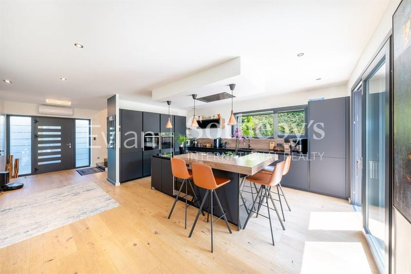 Maison - 270 m² - 7 pièces