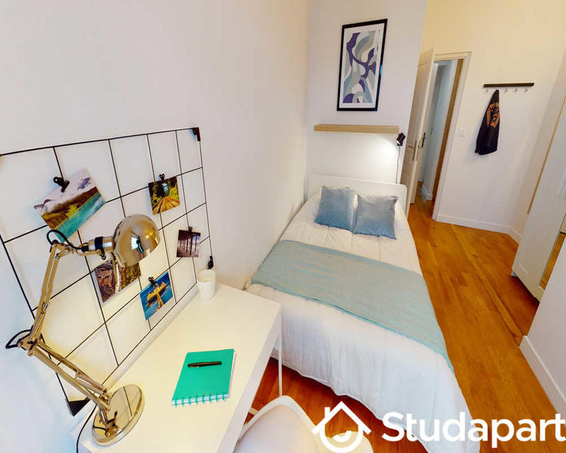 Chambre - 150 m² - 1 pièce