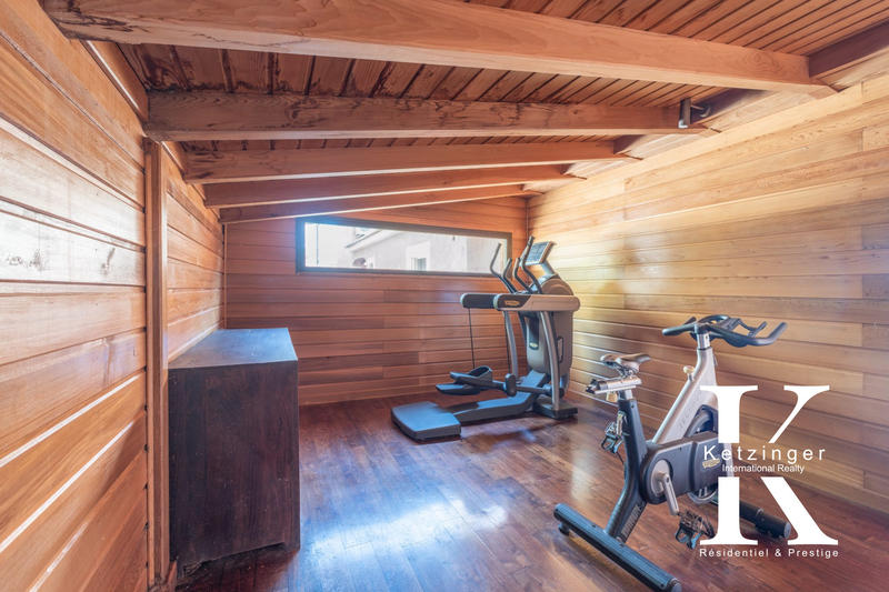 Villa - 256 m² - 6 pièces