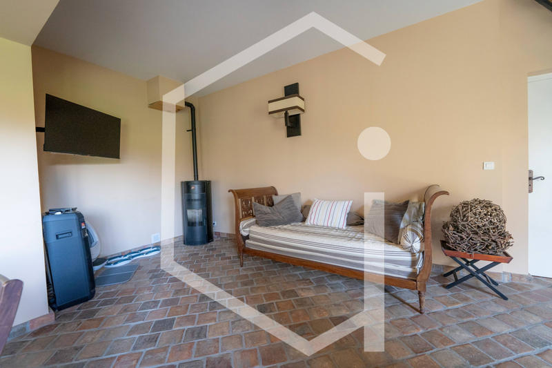 Maison - 240 m² - 9 pièces