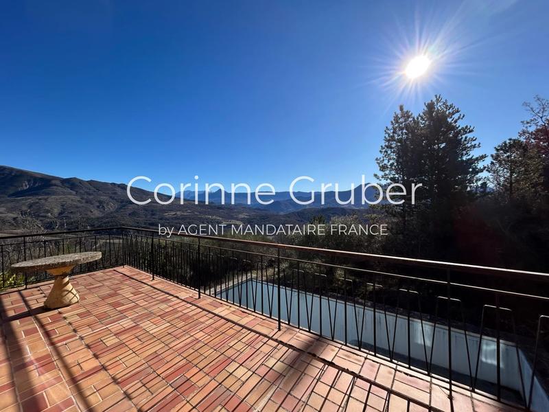 Maison - 94 m² - 5 pièces