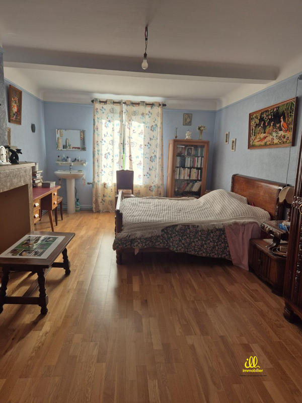 Maison - 216 m² - 10 pièces