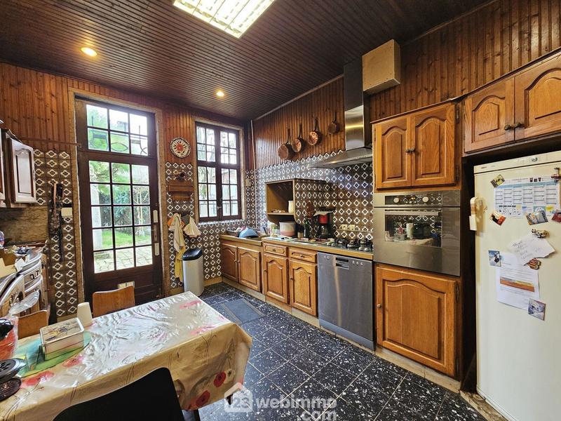 Maison - 353 m² - 9 pièces