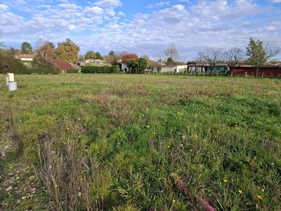 Terrain constructible - 818 m²