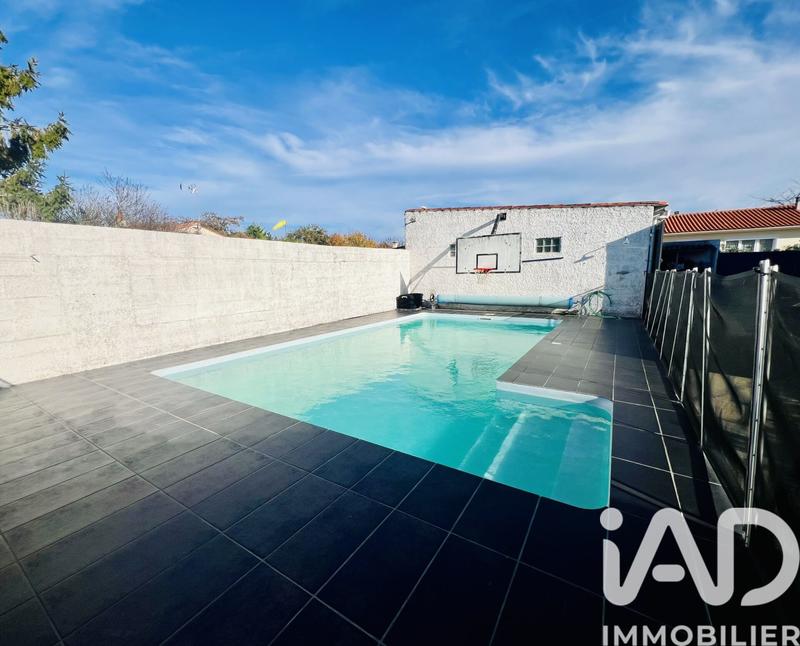 Maison - 200 m² - 9 pièces