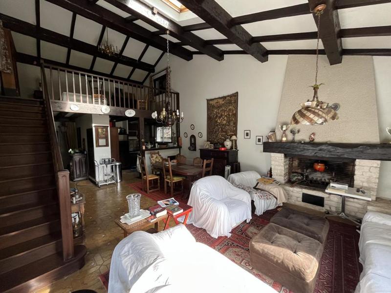 Propriété - 220 m² - 10 pièces