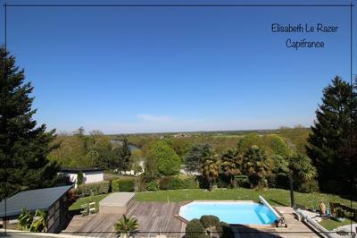 Maison - 255 m² - 8 pièces