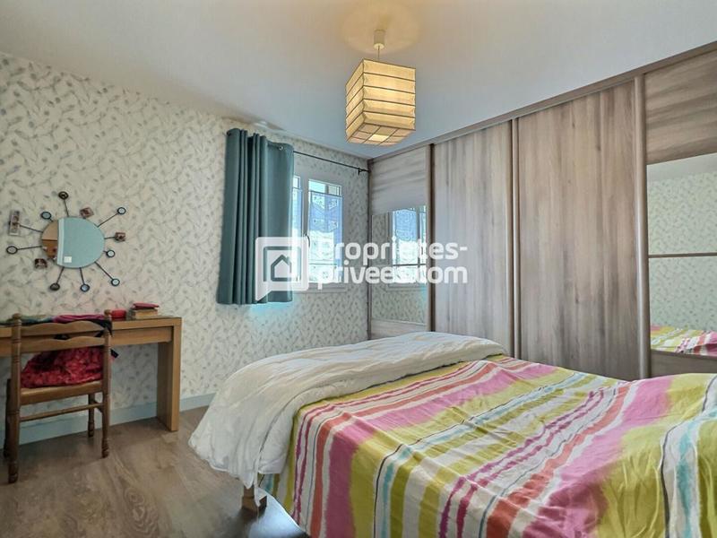 Maison - 186 m² - 9 pièces