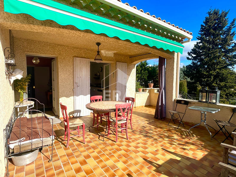 Maison - 185 m² - 7 pièces