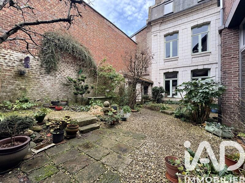 Maison - 271 m² - 11 pièces