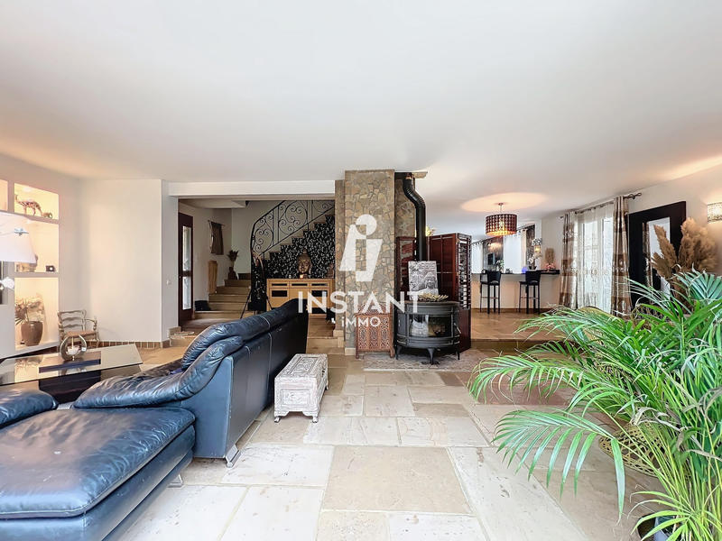 Maison - 210 m² - 9 pièces