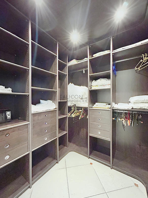 Villa - 200 m² - 6 pièces