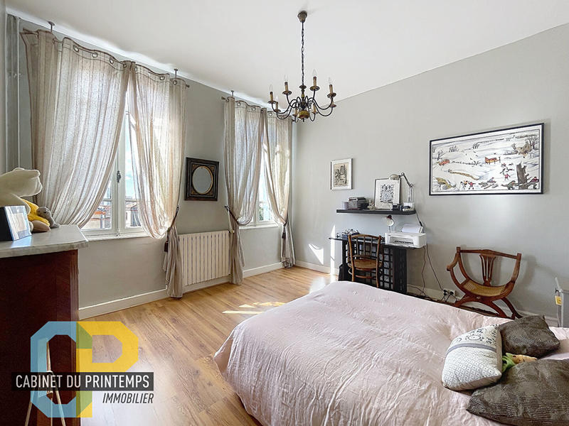 Maison - 199 m² - 8 pièces