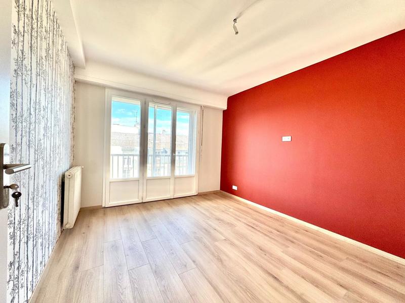 Appartement - 80 m² - 7 pièces